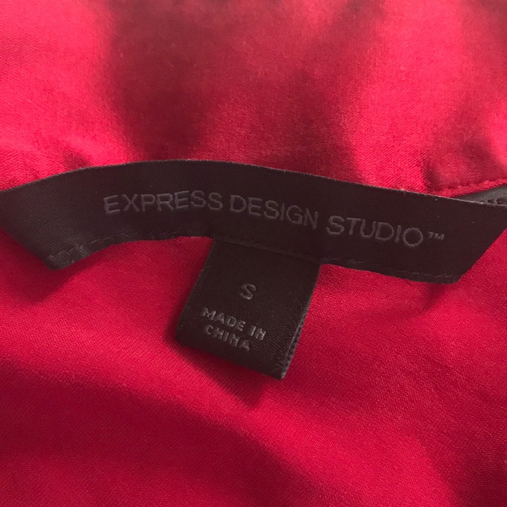 Red Express Designs Top Small - Picture 2 of 3